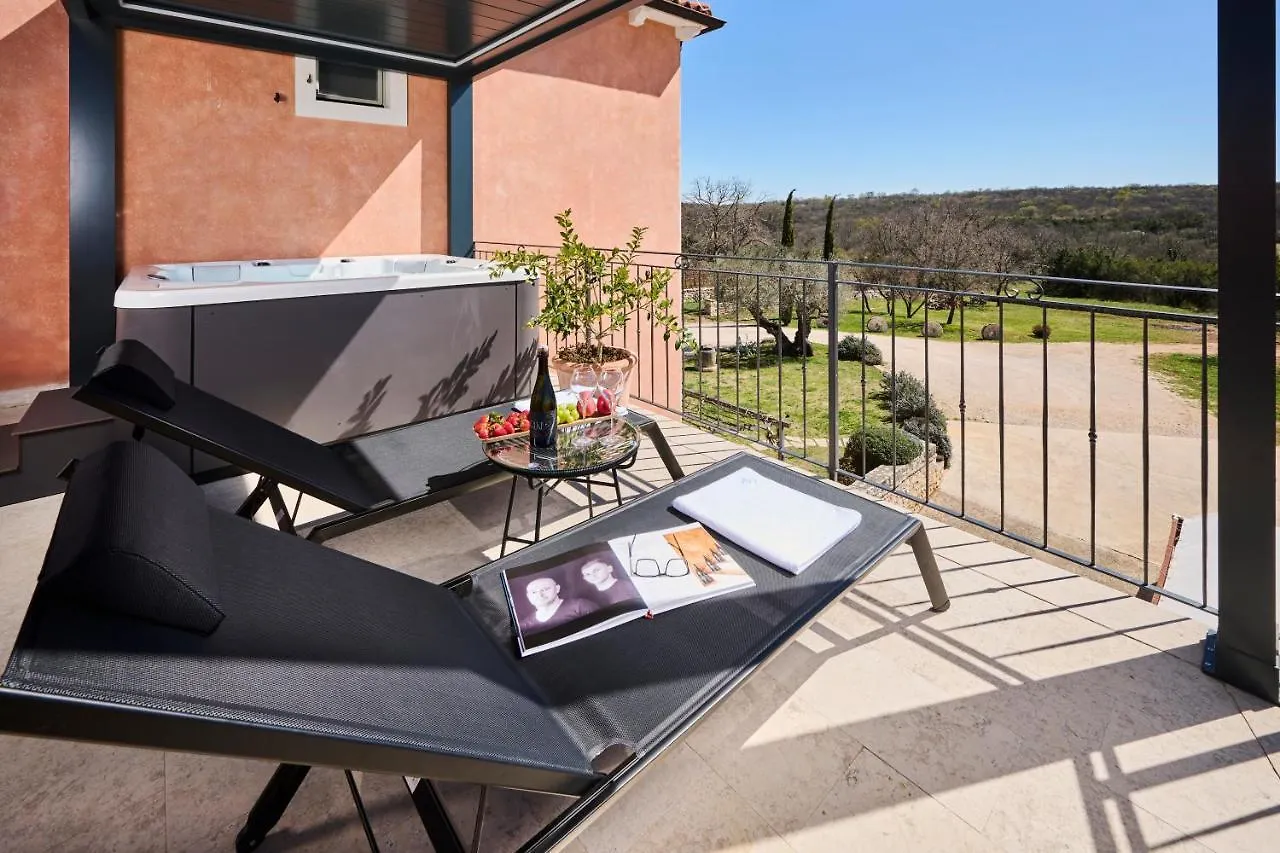 Winery Cuj Bed & Breakfast Vilanija