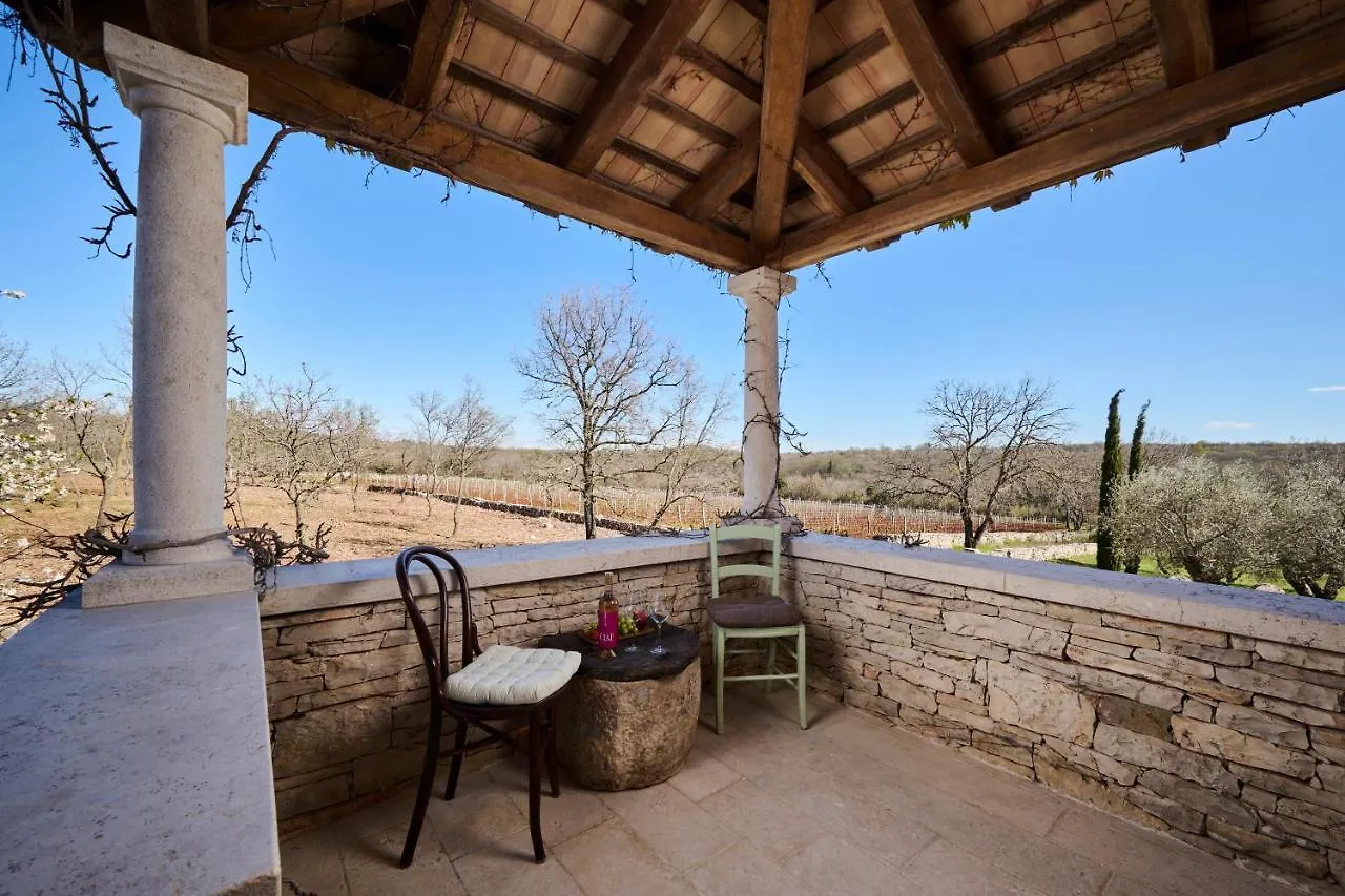 Winery Cuj Bed & Breakfast 0*, Vilanija